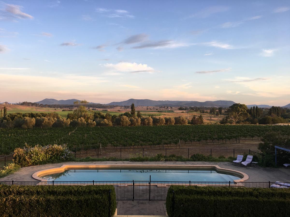 Tranquil Vale Vineyard Hotel Luskintyre Buitenkant foto