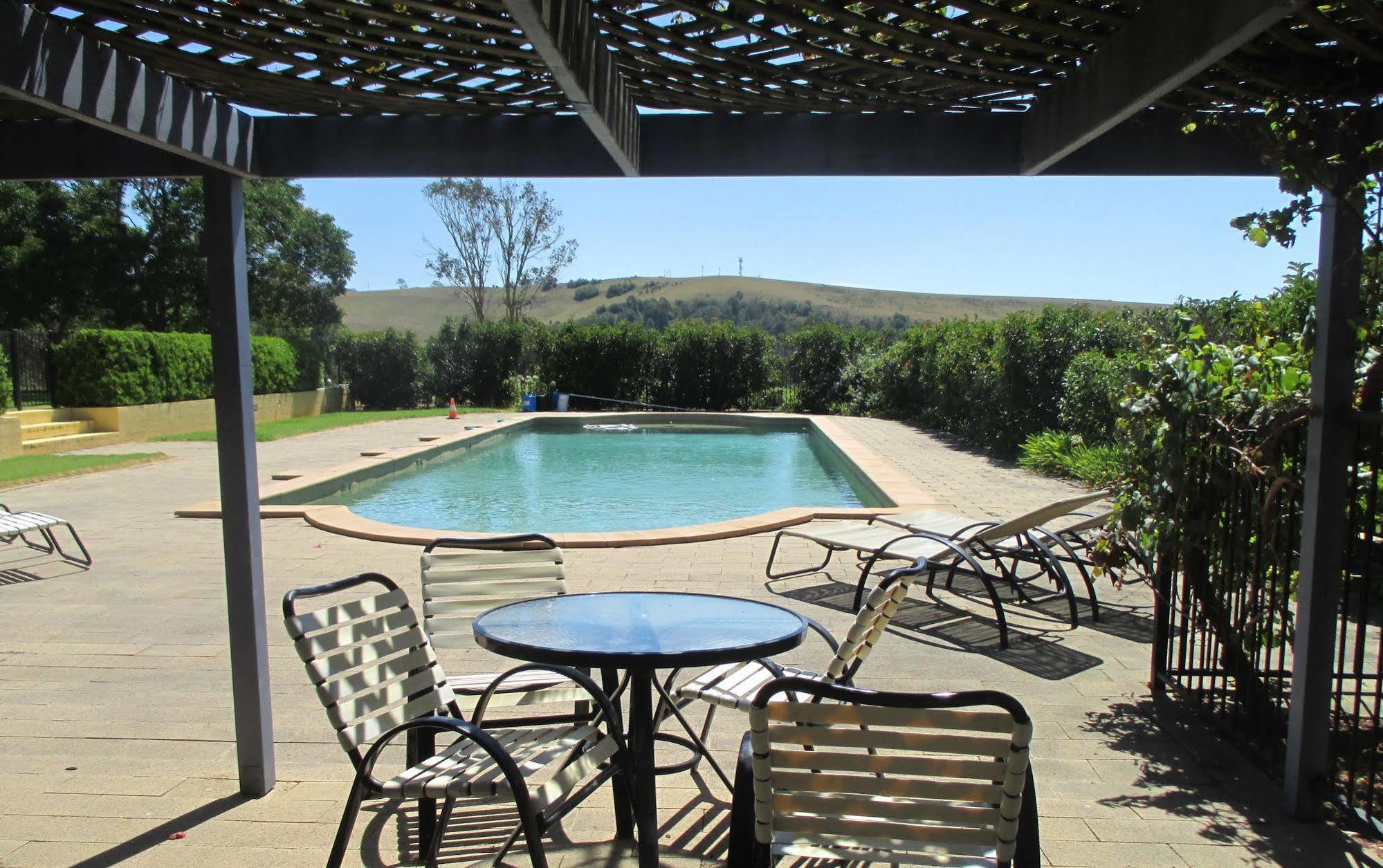 Tranquil Vale Vineyard Hotel Luskintyre Buitenkant foto